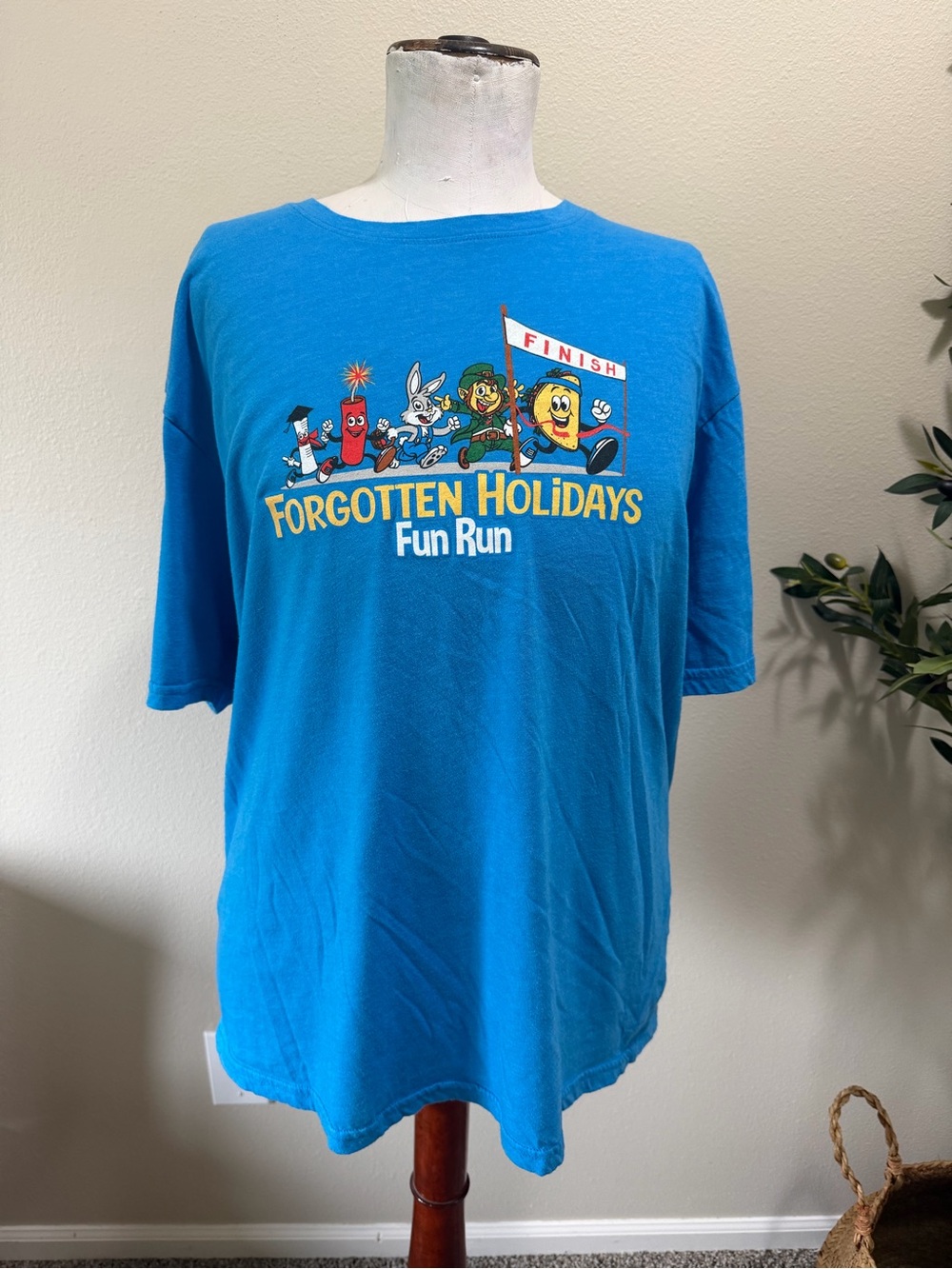 Vintage Forgotten Holidays Fun Run Graphic Tee - Blue